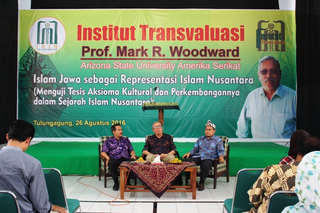 Islam Nusantara dan Gerakan Islam Transnasional: Islam Jawa dalam Ruang dan Waktu
