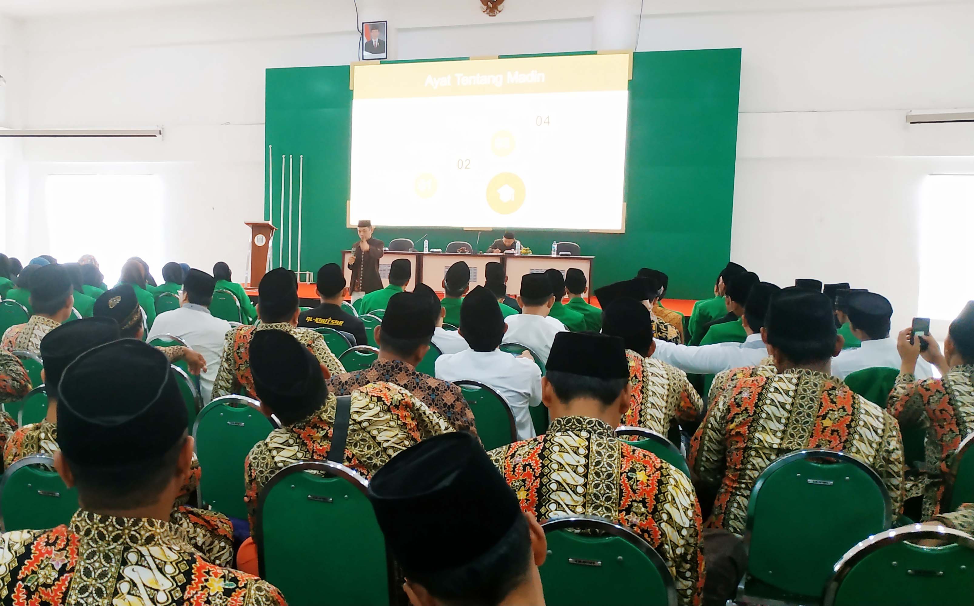 Mahad Al Jamiah Laksanakan Seminar Kurikulum Madrasah untuk Mahad