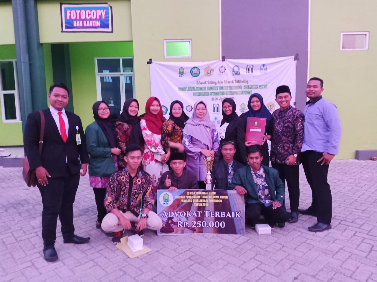 Mahasiswa FASIH Juara I Advocat dalam Lomba Peradilan Semu se-Jatim