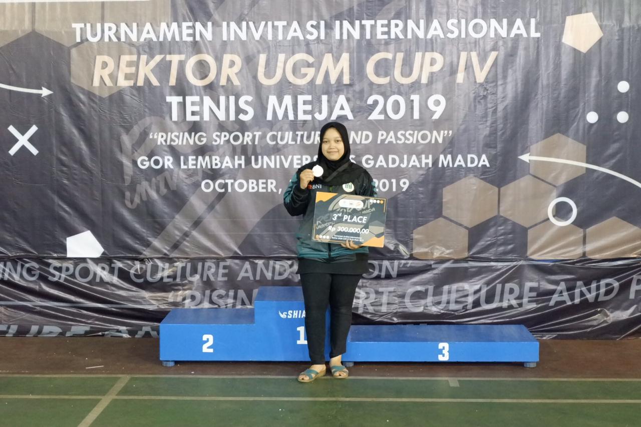 Mahasiswi IAIN Tulungagung Raih Juara 3 Turnamen Tenis Meja di UGM