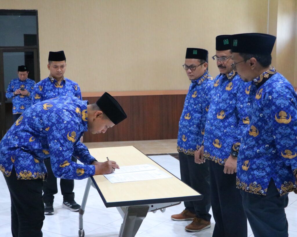 Rektor Lantik 8 Pejabat Akademik dan 1 PPPK Formasi 2023 4 IMG 3733