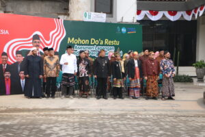 Upacara HUT RI ke-79, Rektor Ajak Civitas Akademika Bantu Mahasiswa Lewat Program BOTA 7 upacara hut ri 79 2024 07