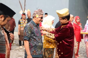 Upacara HUT RI ke-79, Rektor Ajak Civitas Akademika Bantu Mahasiswa Lewat Program BOTA 9 upacara hut ri 79 2024 08