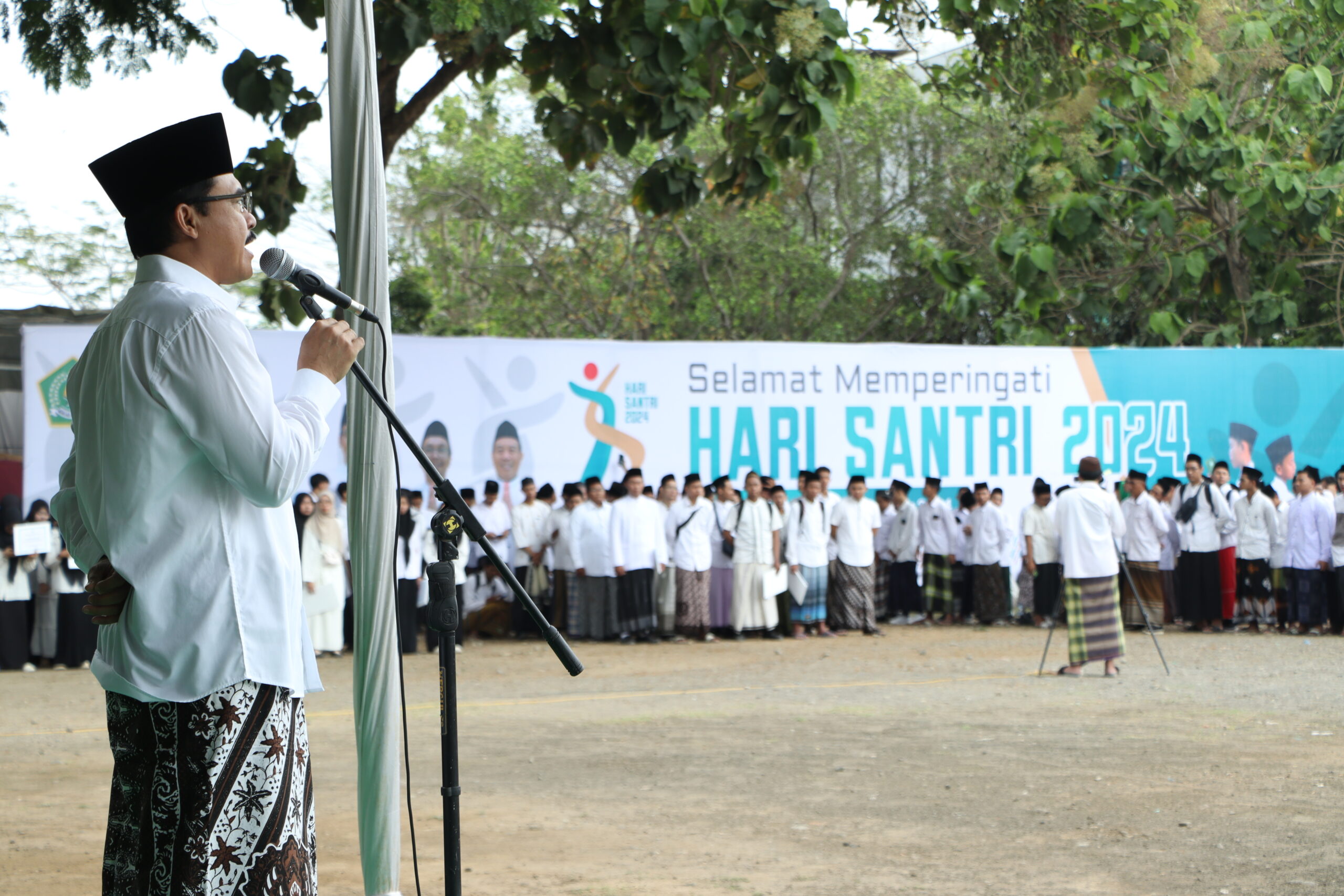 Apel Hari Santri 2024, Rektor Beri Penghargaan kepada 263 Mahasiswa Berprestasi