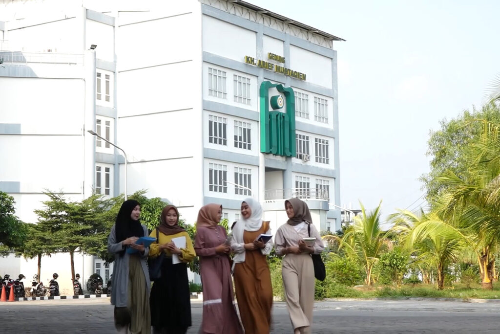 Front Page 9 MARS UIN SATU TULUNGAGUNG.00 01 22 22.Still001 edit