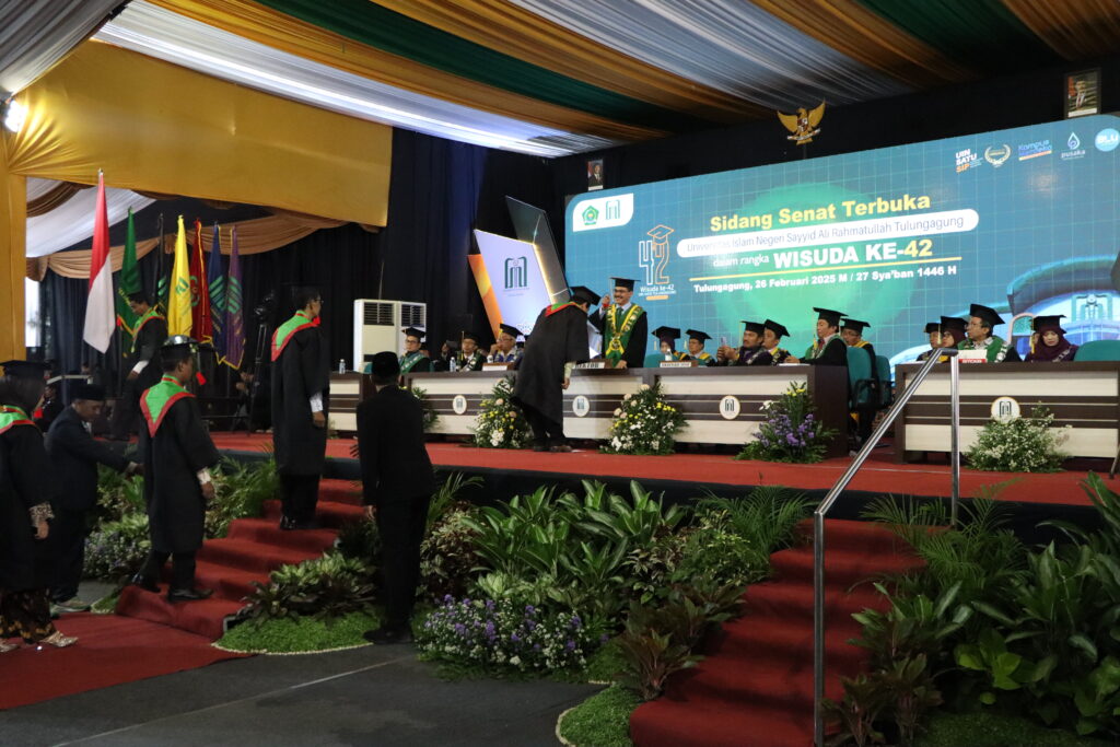 20250226_Wisuda ke-42, Rektor Minta Lulusan UIN SATU Tulungagung Supaya Ber-DAMPAK2 20250226 Wisuda ke 42 Rektor Minta Lulusan UIN SATU Tulungagung Supaya Ber DAMPAK2