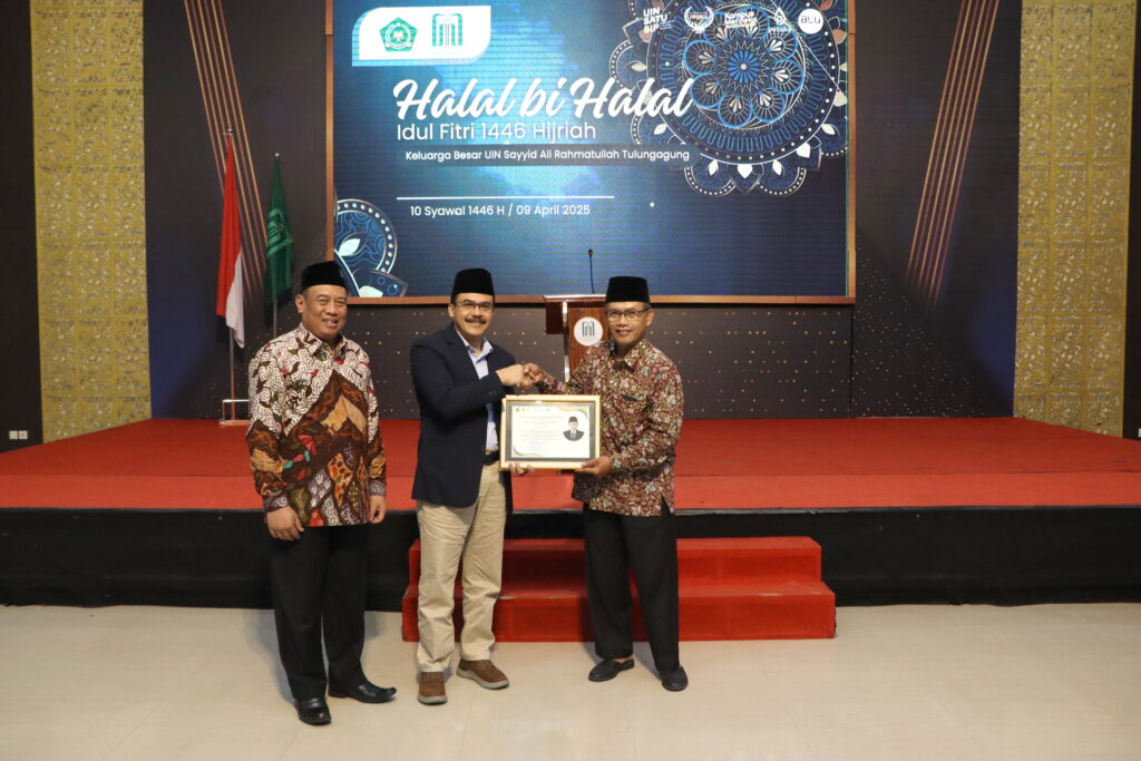 Halal bi Halal Idul Fitri 1446 Hijriah, Rektor UIN SATU Minta ASN Tingkatkan Disiplin 3 Halal bi Halal Idul Fitri 1446 Hijriah Rektor UIN SATU Minta ASN Tingkatkan Disiplin 1 1