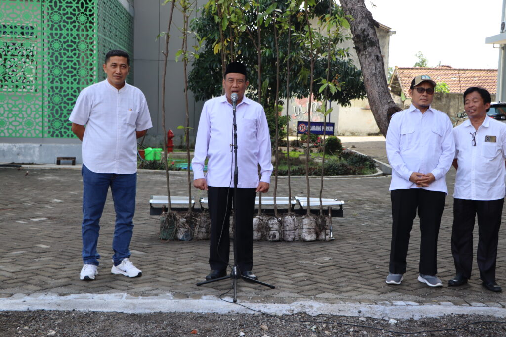 UIN SATU Tulungagung Tanam Pohon Matoa dalam Gerakan 1 Juta Pohon Kemenag RI 4 IMG 3412