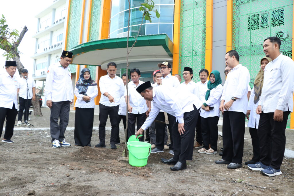 UIN SATU Tulungagung Tanam Pohon Matoa dalam Gerakan 1 Juta Pohon Kemenag RI 7 IMG 3459