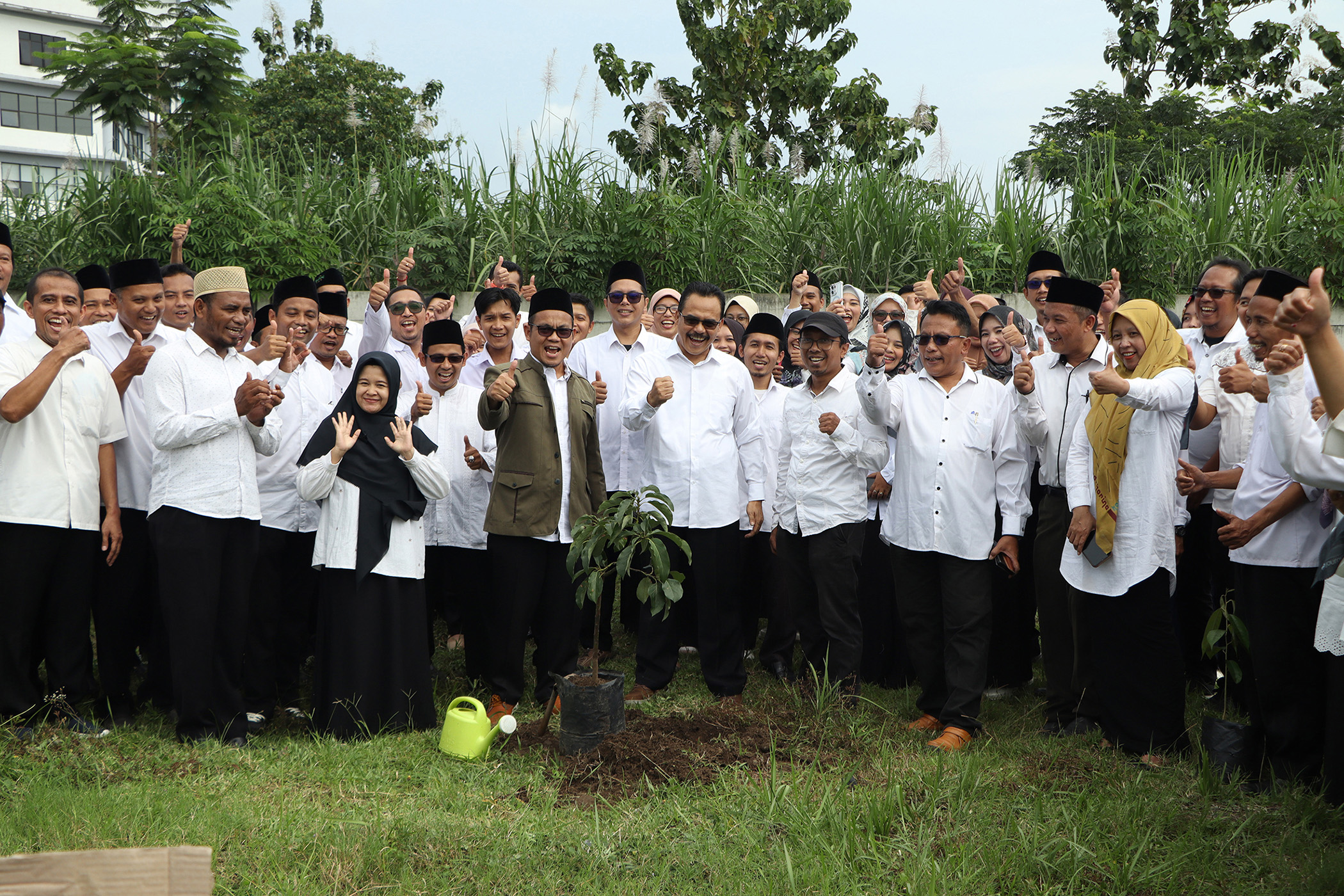 Sukseskan Program Ekoteologi Menag, Calon PPPK UIN SATU Tanam Bibit Pohon 3 IMG 4752 edit