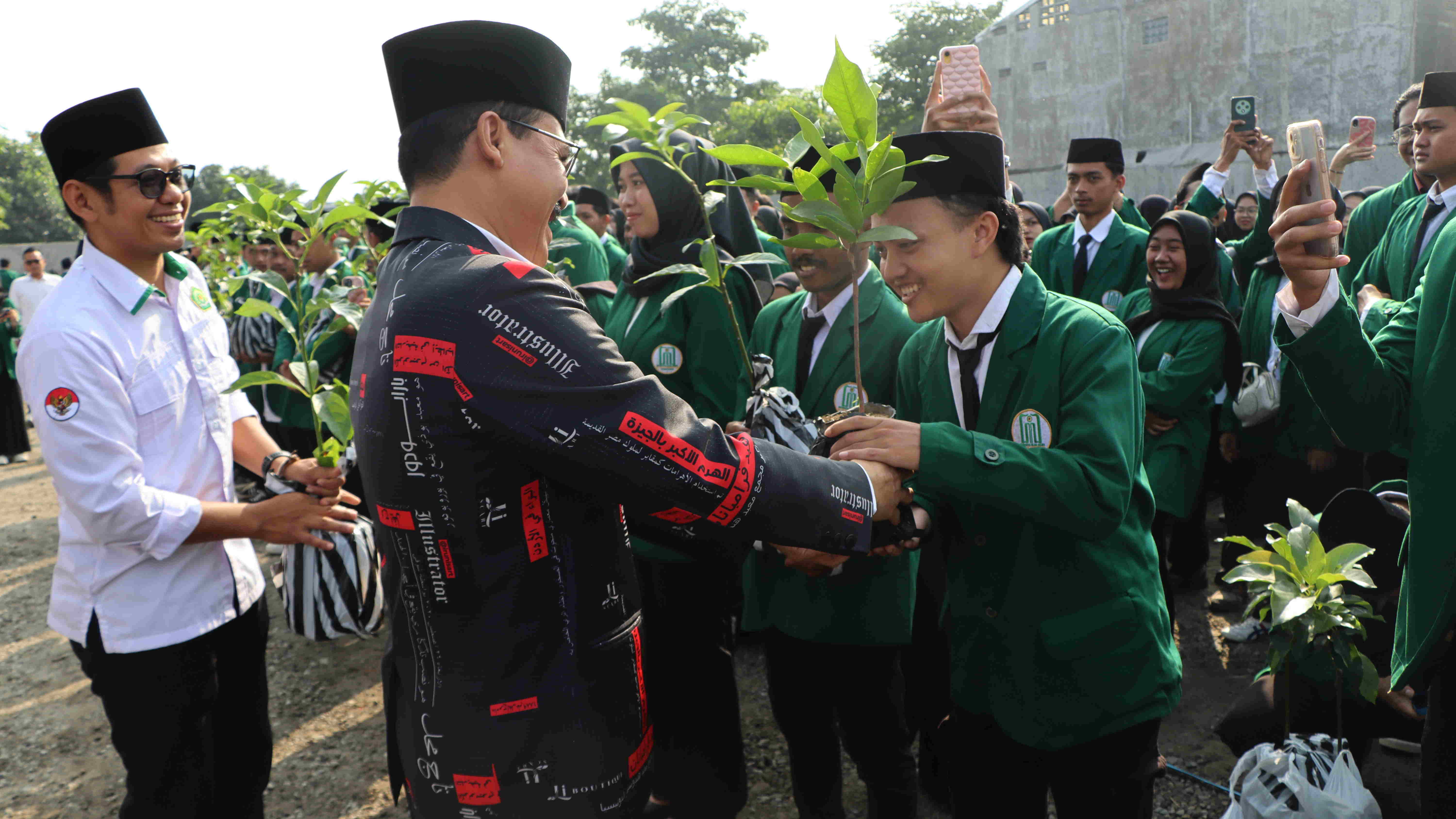 Pelepasan Mahasiswa KKN 2025 Rektor Tekankan Peran Mahasiswa dalam Menangani 3 Krisis Besar 1