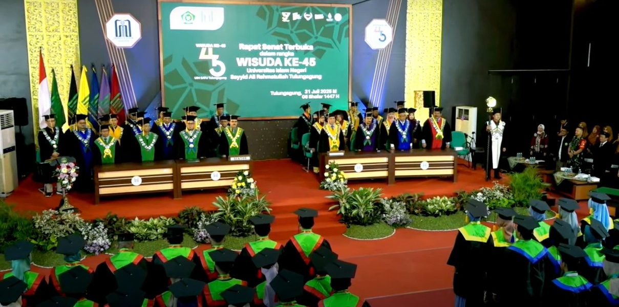 Wisuda ke-45 UIN SATU, Rektor Tekankan Keteguhan Hadapi Cobaan Menuju Perjalanan Sukses
