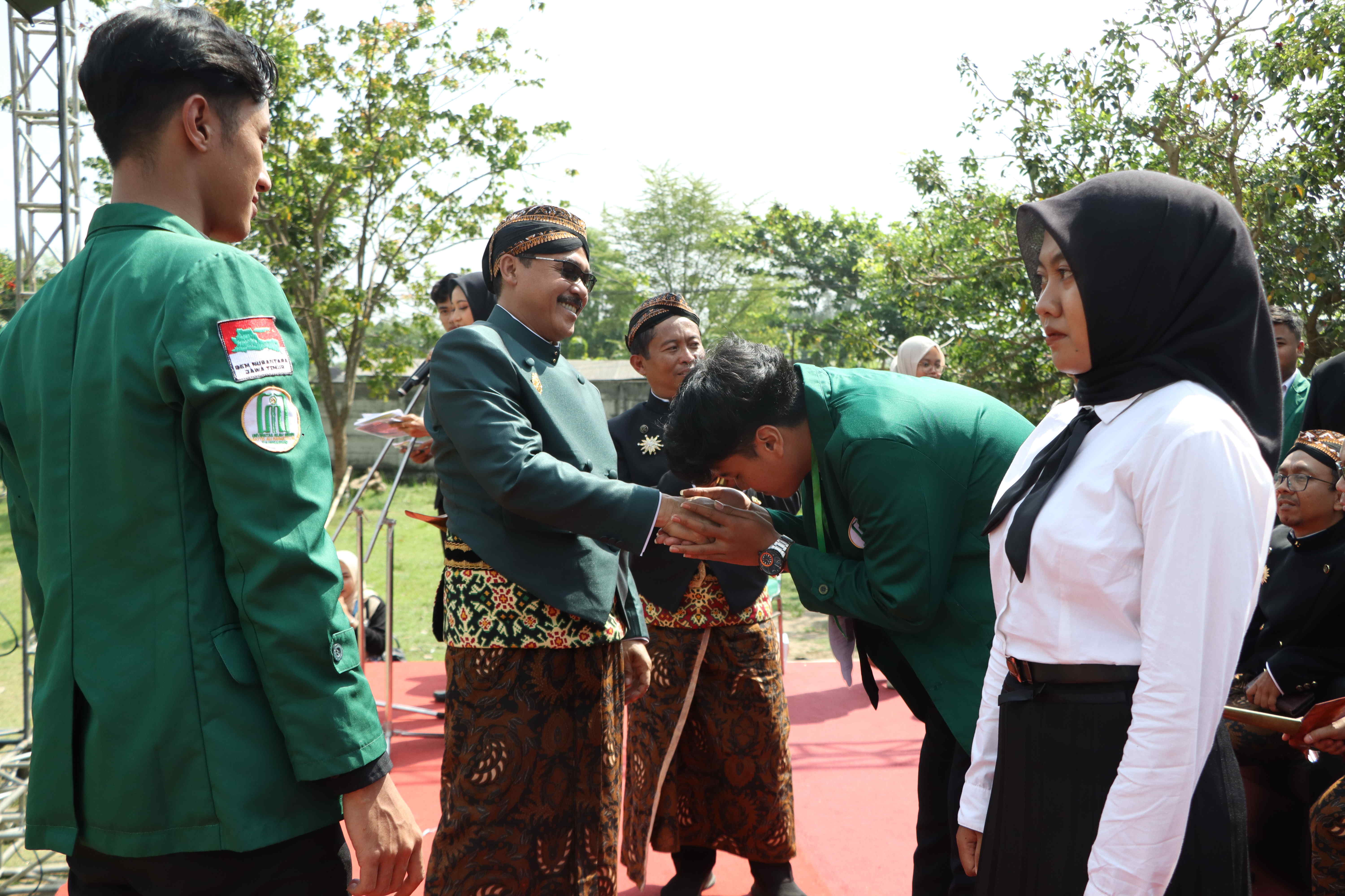 PBAK 2025 UIN SATU Tulungagung Rektor Ajak Mahasiswa Baru Bersholawat Bersama02