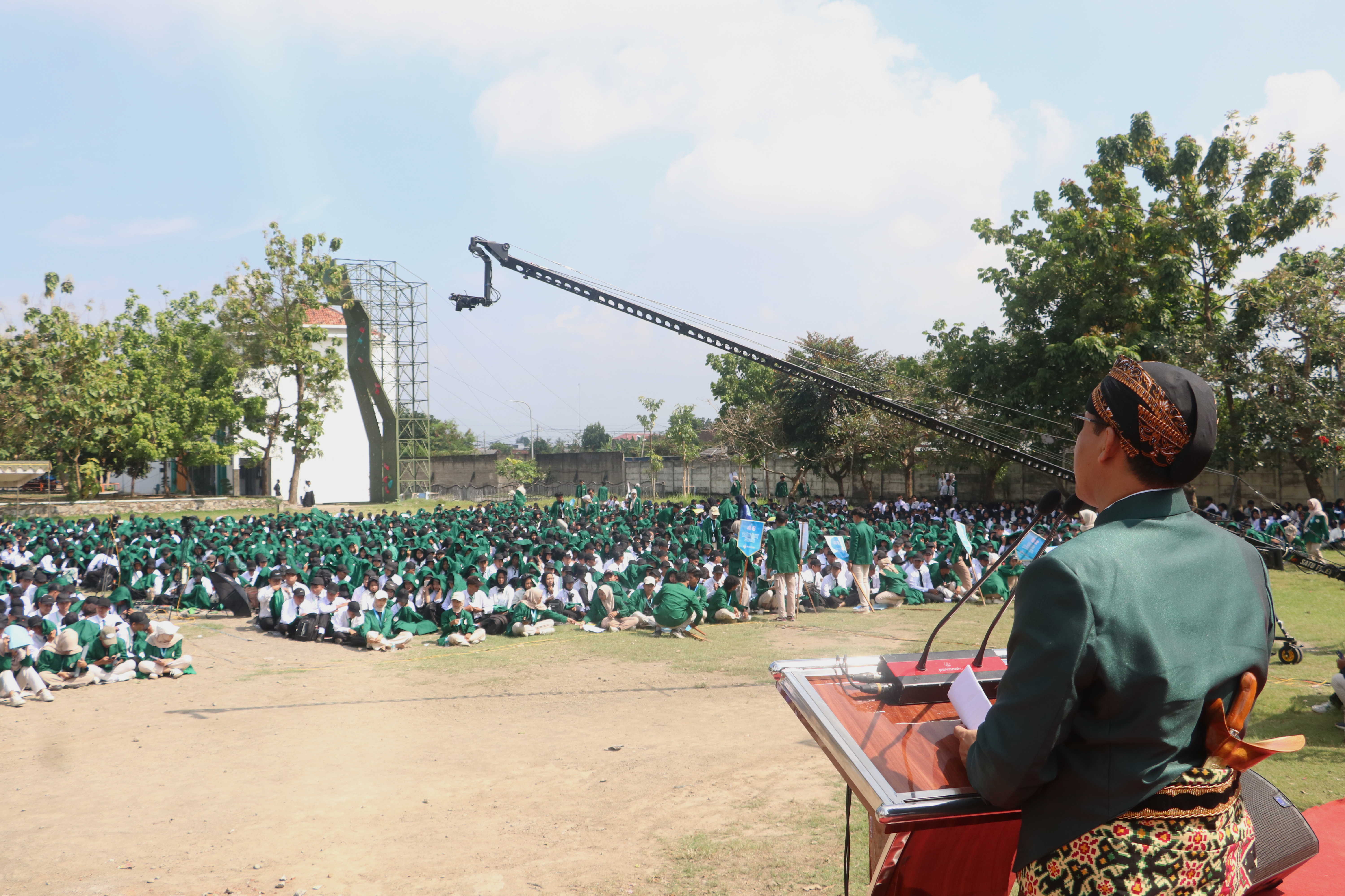 PBAK 2025 UIN SATU Tulungagung Rektor Ajak Mahasiswa Baru Bersholawat Bersama03
