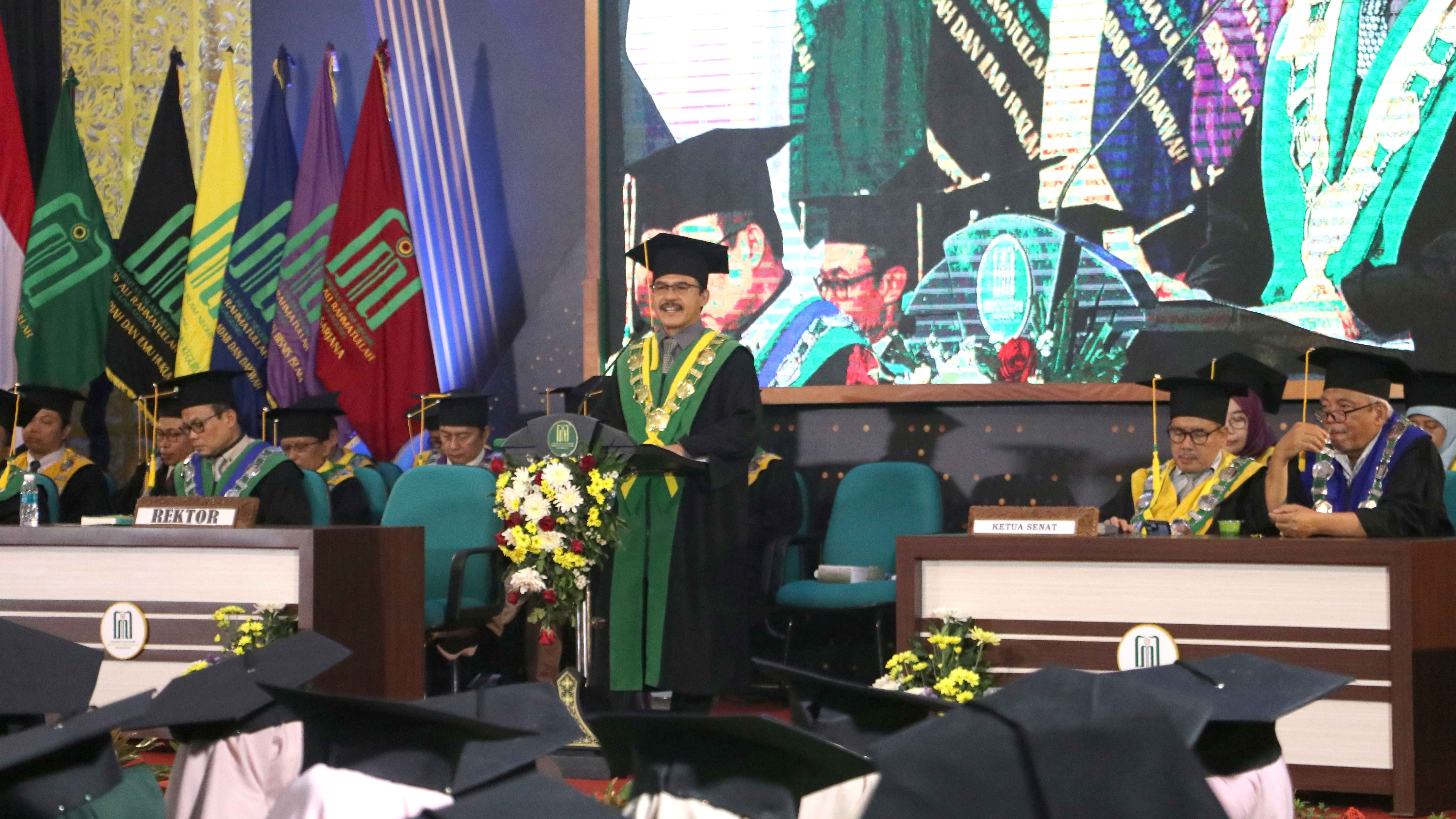 20250924 Wisuda ke 46 Rektor Sampaikan Beasiswa Tahfizh di Tiga Prodi Pascasarjana 1