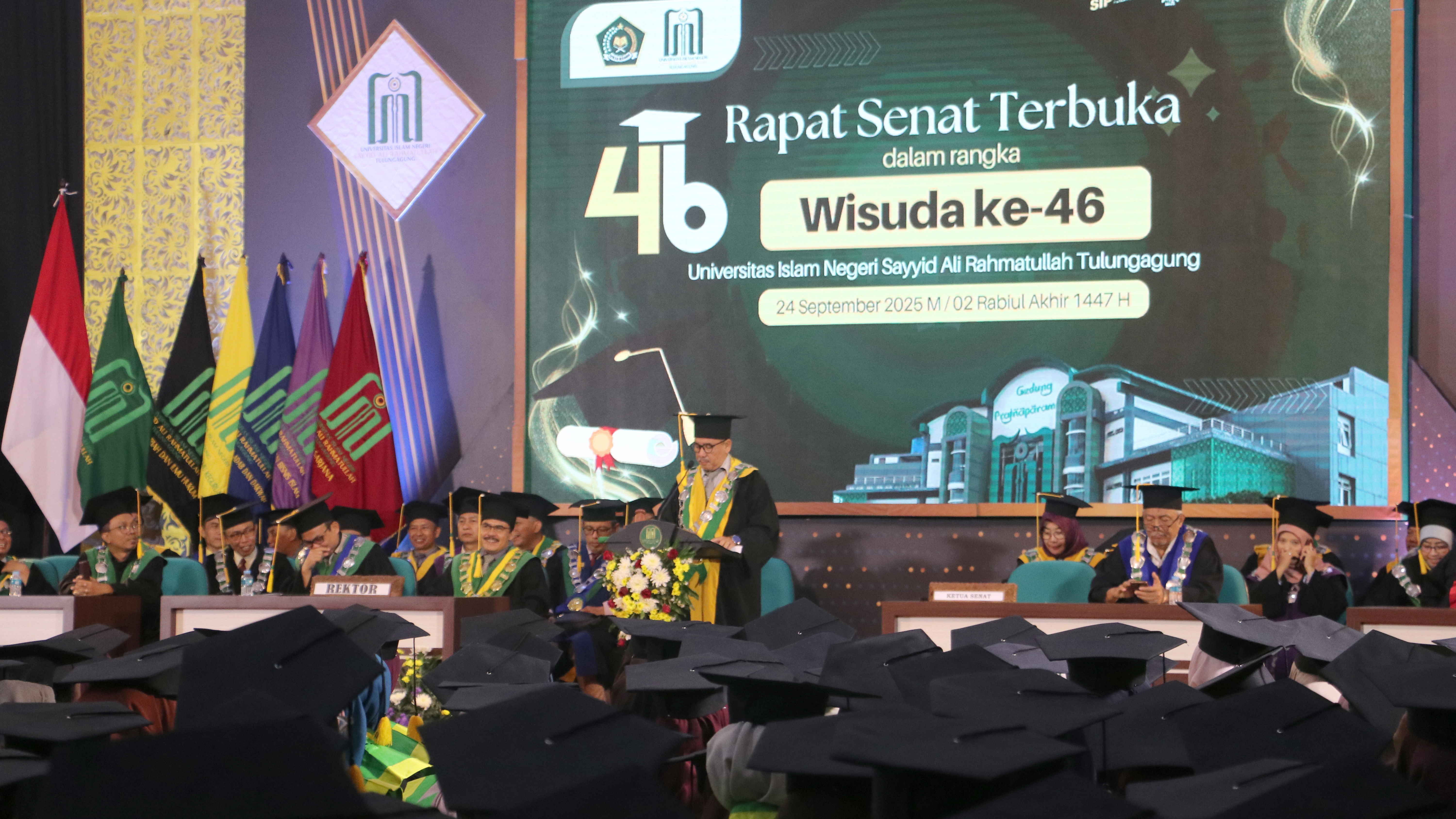 20250924 Wisuda ke 46 Rektor Sampaikan Beasiswa Tahfizh di Tiga Prodi Pascasarjana 3