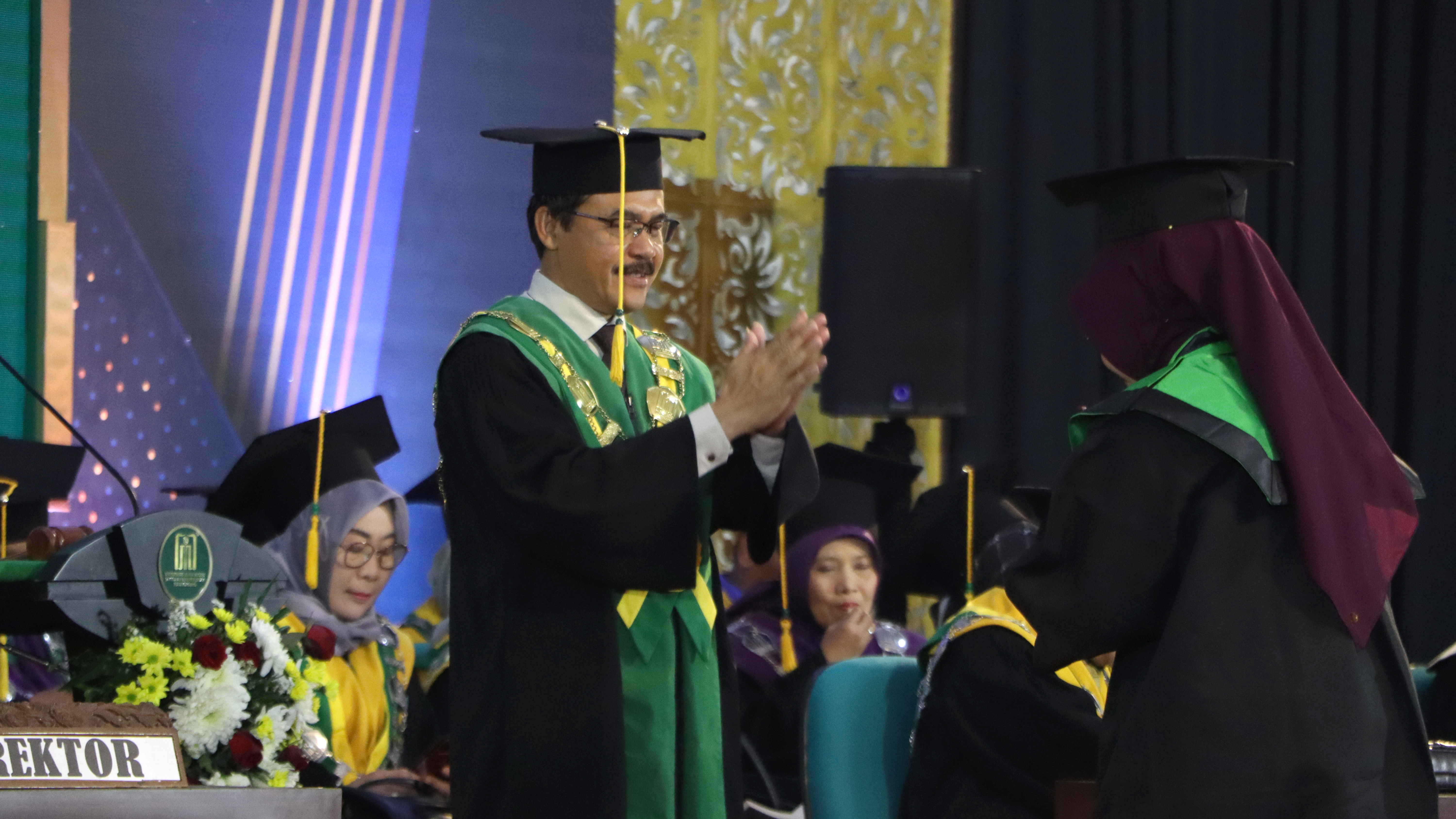 Pada Wisuda ke-47 Rektor Janji Tingkatkan Kenyamanan Fasilitas Belajar 3 20250925 Pada Wisuda ke 47 Rektor Janji Tingkatkan Kenyamanan Fasilitas Belajar 03