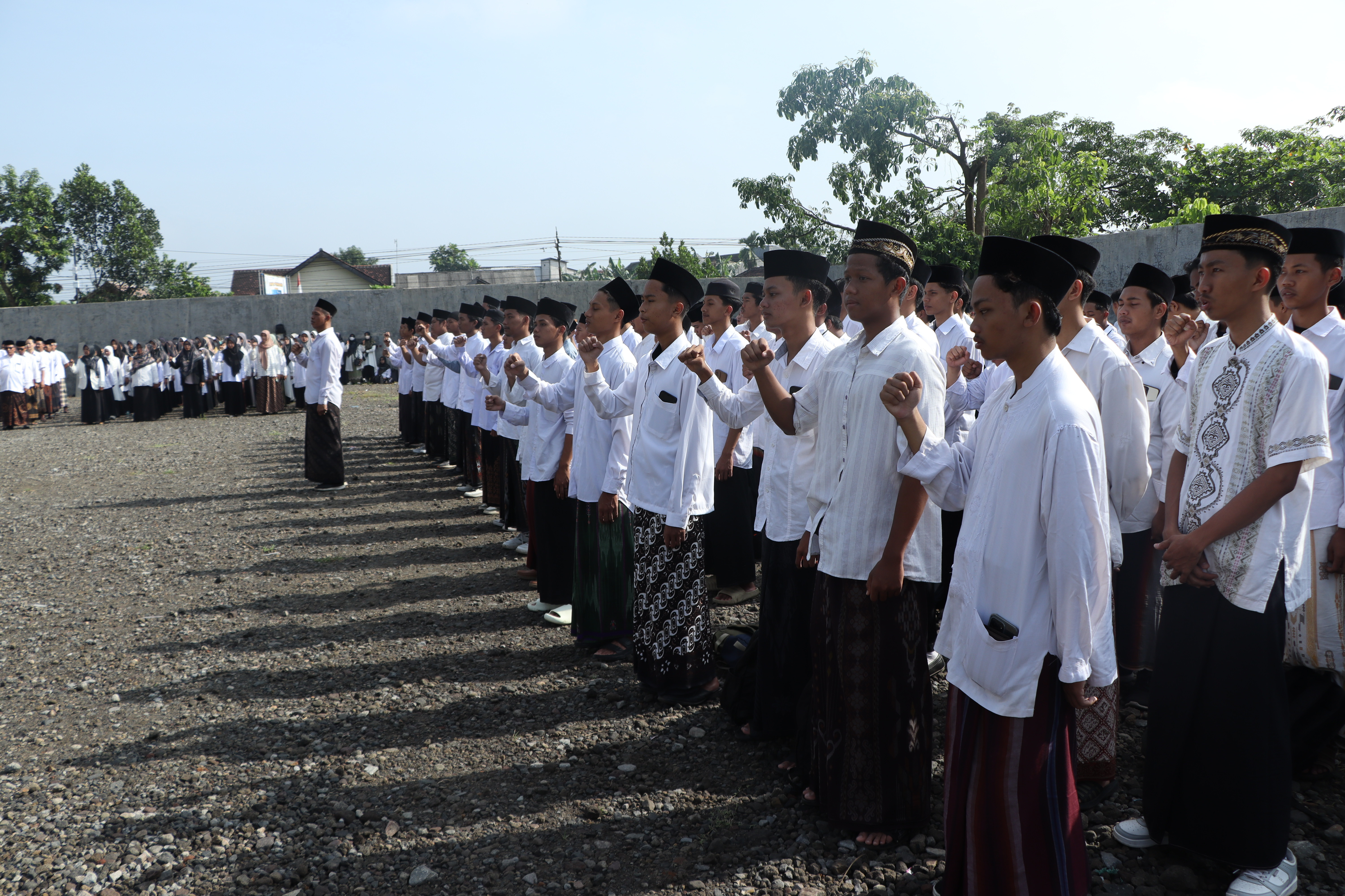 Apel Hari Santri 2025, Rektor UIN SATU Sampaikan Makna Simbol Perjuangan Santri 2 20251022 Apel Hari Santri 2025 Rektor UIN SATU Sampaikan Makna Simbol Perjuangan Santri 2