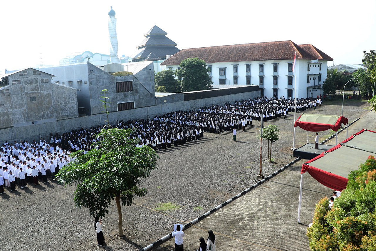 Apel Hari Santri 2025, Rektor UIN SATU Sampaikan Makna Simbol Perjuangan Santri 3 20251022 Apel Hari Santri 2025 Rektor UIN SATU Sampaikan Makna Simbol Perjuangan Santri 3