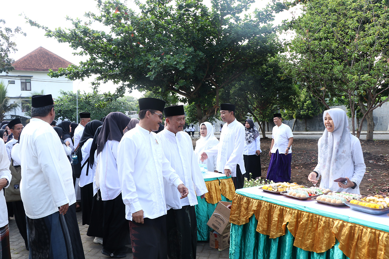 Apel Hari Santri 2025, Rektor UIN SATU Sampaikan Makna Simbol Perjuangan Santri 5 20251022 Apel Hari Santri 2025 Rektor UIN SATU Sampaikan Makna Simbol Perjuangan Santri 5