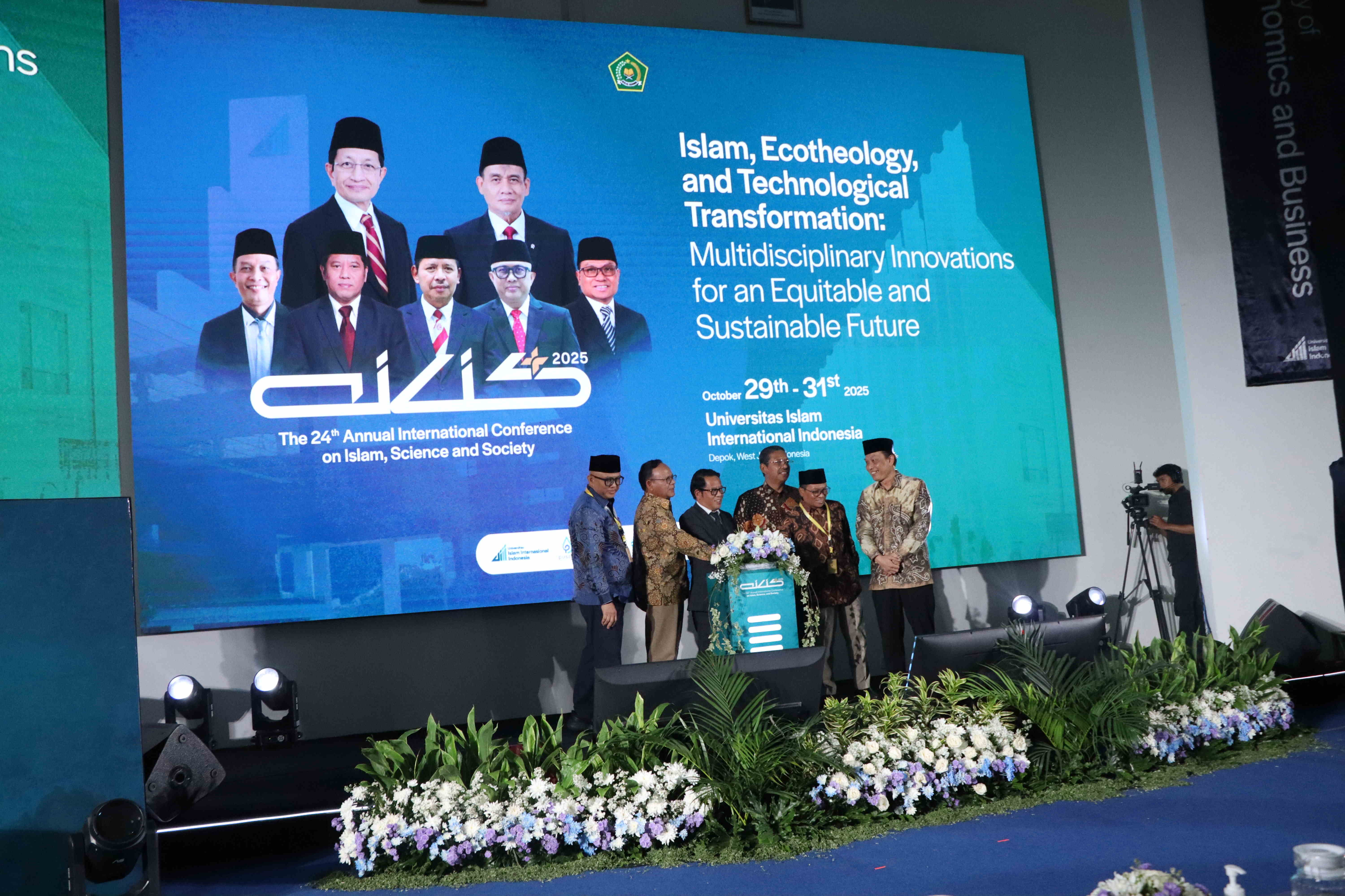 Rektor Hadiri Pembukaan AICIS+ 2025 di Depok 3 20251029 Rektor Hadiri Pembukaan AICIS 2025 di Depok 04