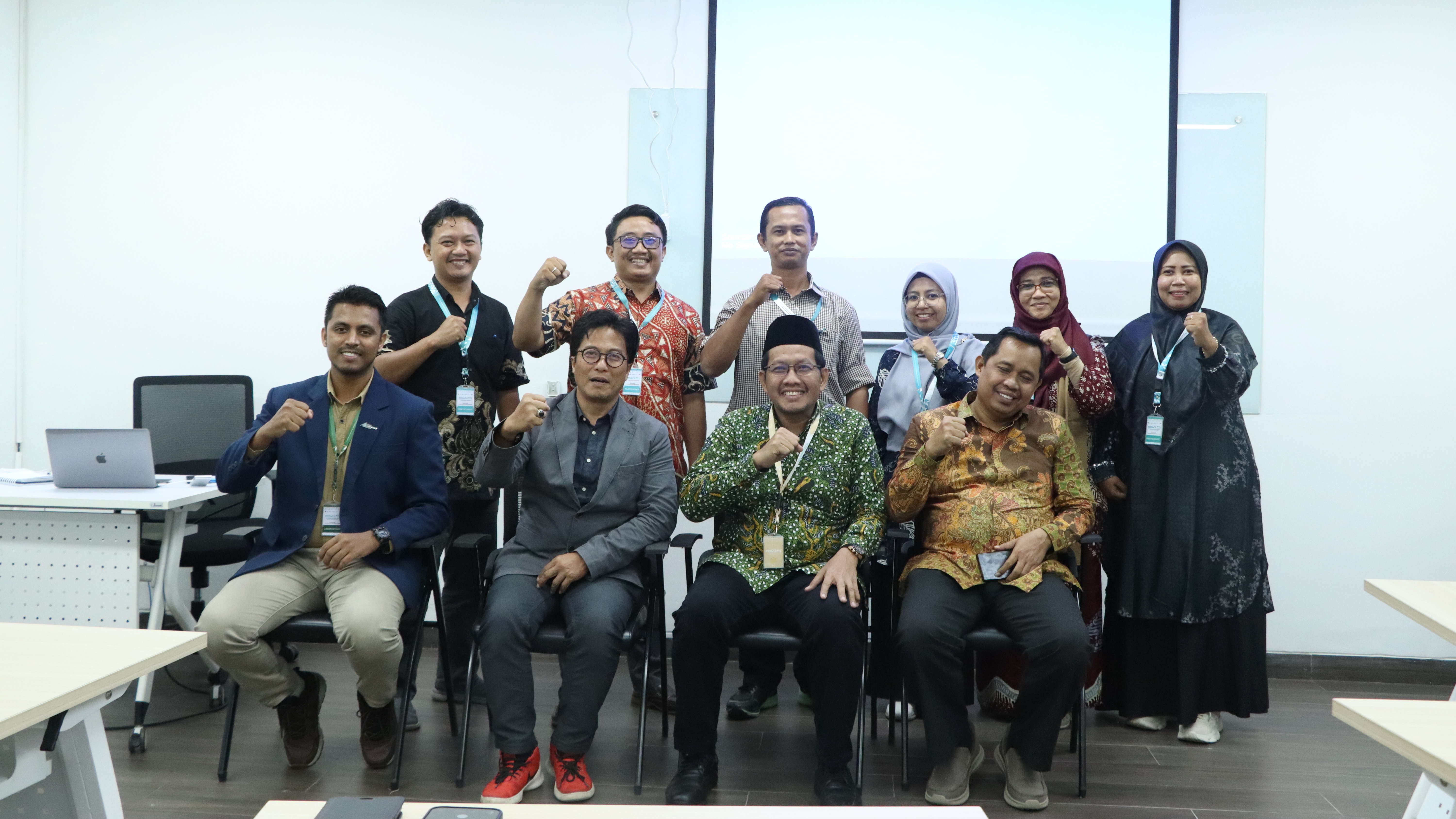 Peneliti UIN SATU Ungkap Kesenjangan Mencolok Antara Hufazh di Tulungagung dan Inggris dalam AICIS+ 2025 2 20251031 Peneliti UIN SATU Ungkap Kesenjangan Mencolok Antara Hufazh di Tulungagung dan Inggris dalam AICIS Plus 2025 01