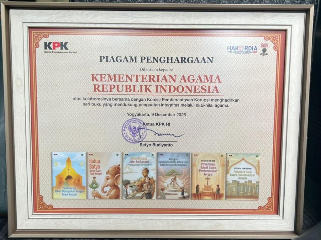 Kemenag Raih Dua Penghargaan dari KPK di Hari Antikorupsi Sedunia 2025 3 Kemenag Raih Dua Penghargaan dari KPK di Hari Antikorupsi Sedunia 2025 02