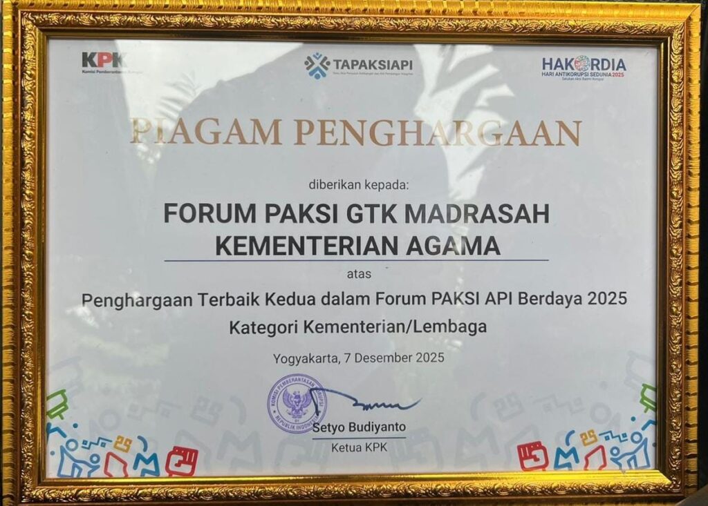 Kemenag Raih Dua Penghargaan dari KPK di Hari Antikorupsi Sedunia 2025 2 Kemenag Raih Dua Penghargaan dari KPK di Hari Antikorupsi Sedunia 2025 03
