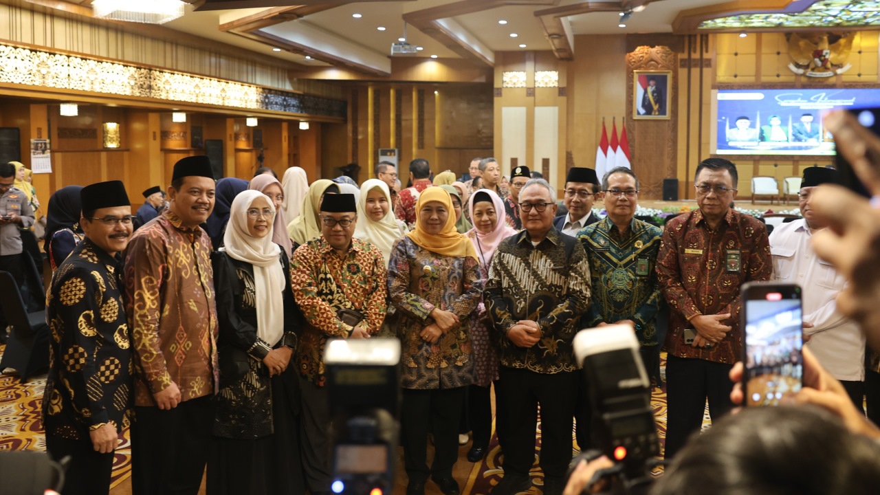 foto rektor surabaya