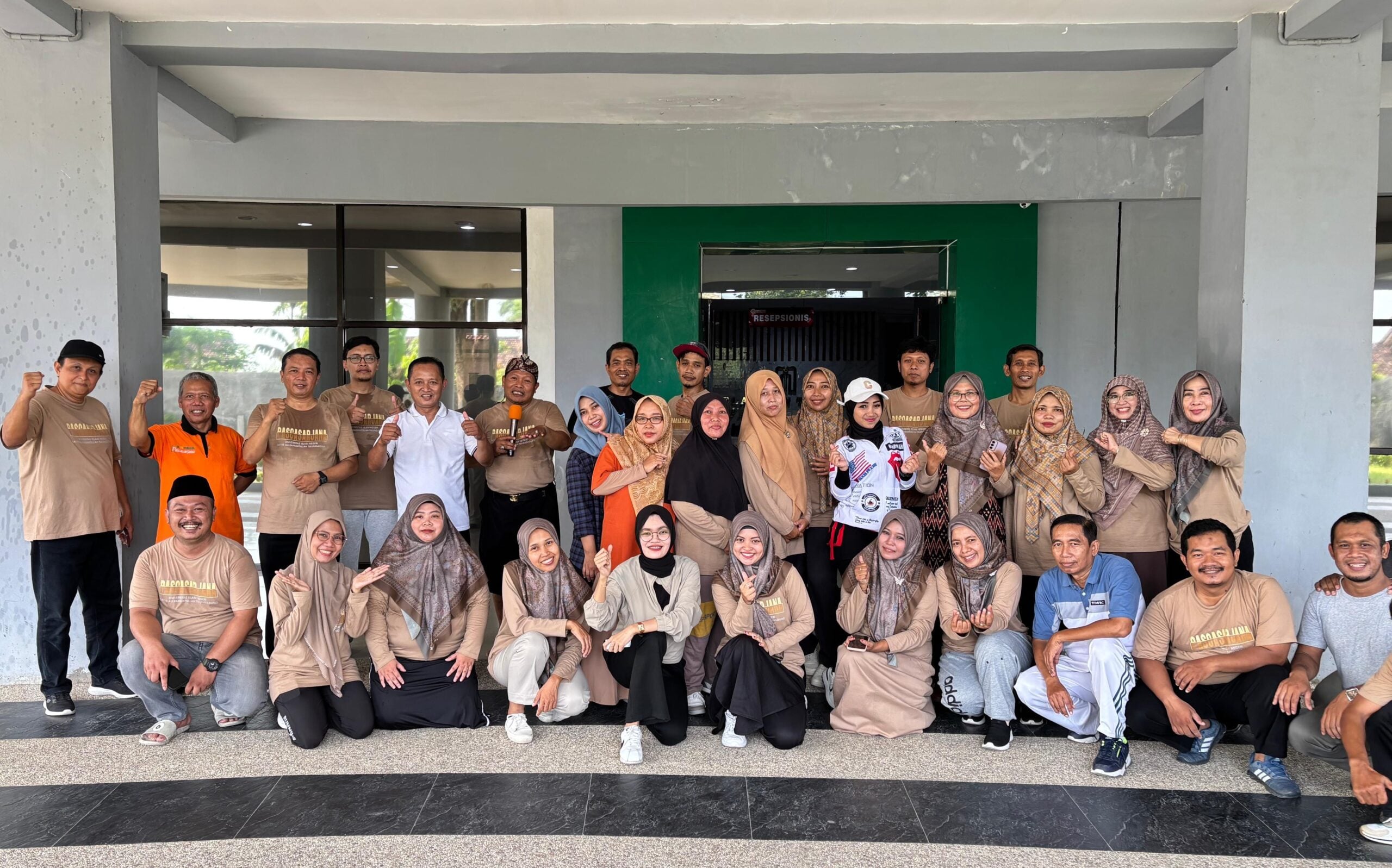 Senam Pagi Bersama Pascasarjana UIN SATU Tulungagung Hadirkan Instruktur Profesional
