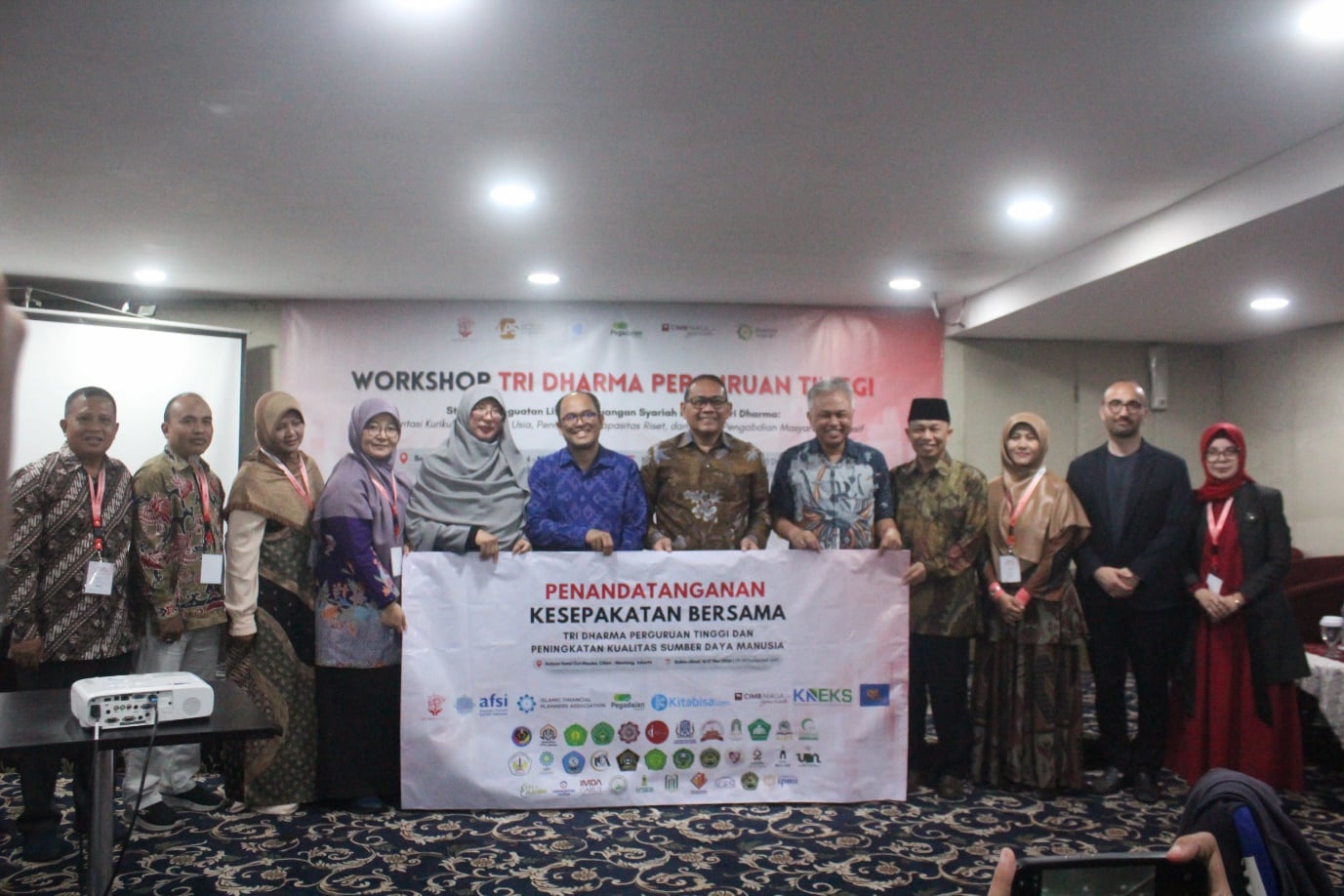 Pascasarjana UIN Sayyid Ali Rahmatullah Tulungagung S2 Ekonomi Syariah kerjasama dengan Asosiasi Prodi dan Jurusan Ekonomi Syariah Indonesia (APSESI) hadiri Workshop Tri Dharma Perguruan Tinggi bersama Sakinah Finance