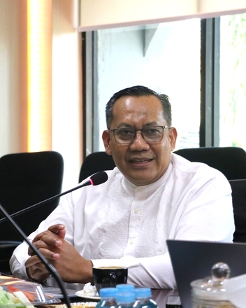 01 Dr Ahmad Hidayatullah 03