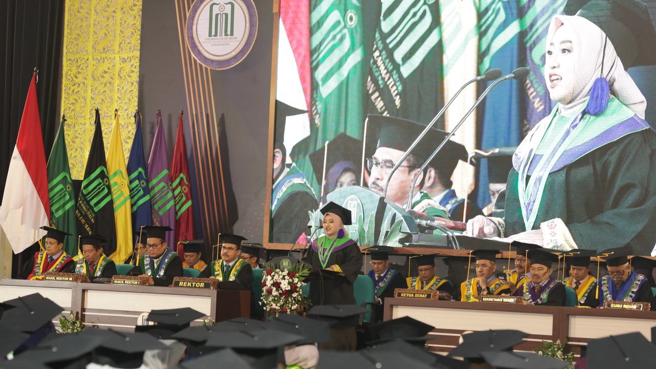 Penerima BIB di Monash University, Salwa Sampaikan Pesan Haru di Wisuda ke-54 UIN SATU