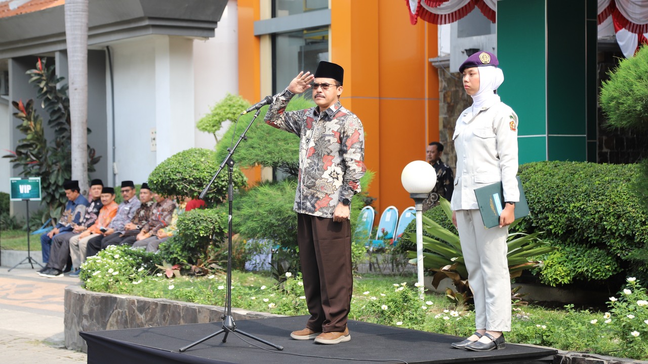 Upacara Hari Kesaktian Pancasila, Rektor UIN SATU Tekankan Nilai Pancasila dan ASN BerAKHLAK 2 Upacara Hari Kesaktian Pancasila, Rektor UIN SATU Tekankan Nilai Pancasila dan ASN BerAKHLAK