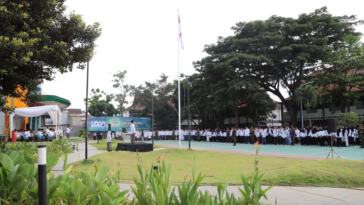 San-Three dalam Apel Hari Santri 2026, Rektor UIN SATU Ajak Mahasantri Jadi Pemimpin Teladan
